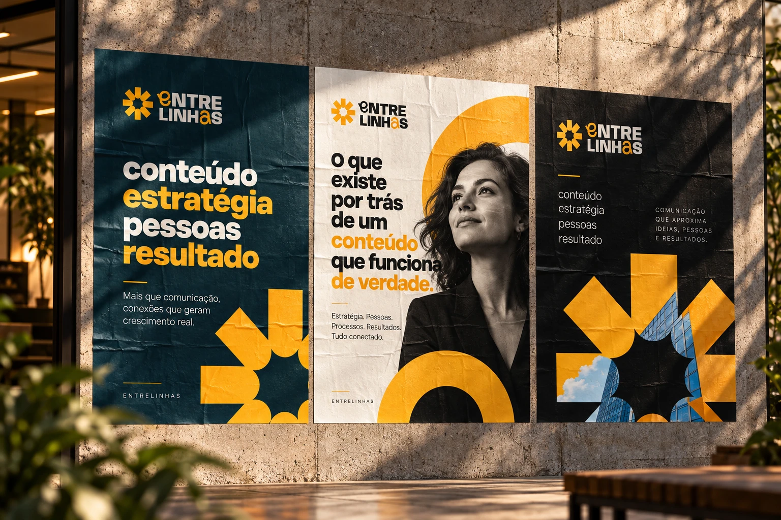 Série de cartazes com fotografias, asterisco e a paleta de cores da marca.